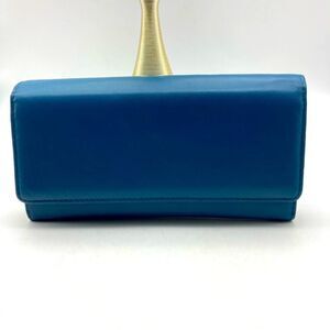 Safe Keeper Women’s Turquoise Leather Wallet Excellent Condition
